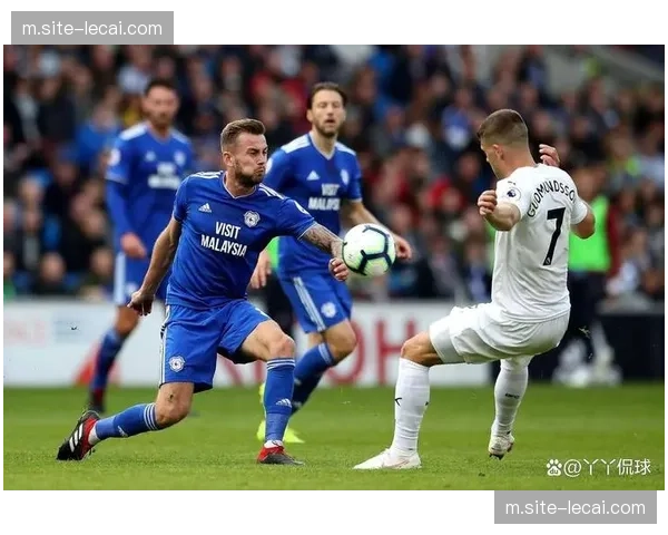 伯恩利为保级全力出击，锋线组合尝试不同搭配寻求突破